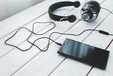 女友大方回应恋情：我很开心，我很爱亚马尔